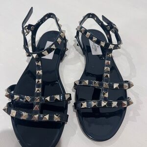 VALENTINO GARAVANI ROCKSTUD FLAT SANDALS